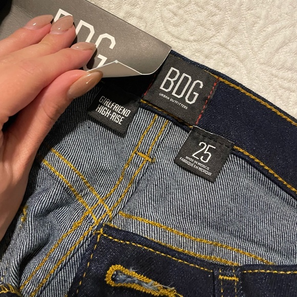 BDG Girlfriend high-rise skinny jeans. Denim rinse color. - Picture 2 of 3